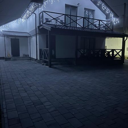 Gasthaus U Anastasii I Sofii Bilya Richki Mykulytschyn Exterior foto