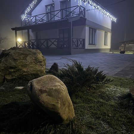 Gasthaus U Anastasii I Sofii Bilya Richki Mykulytschyn Exterior foto