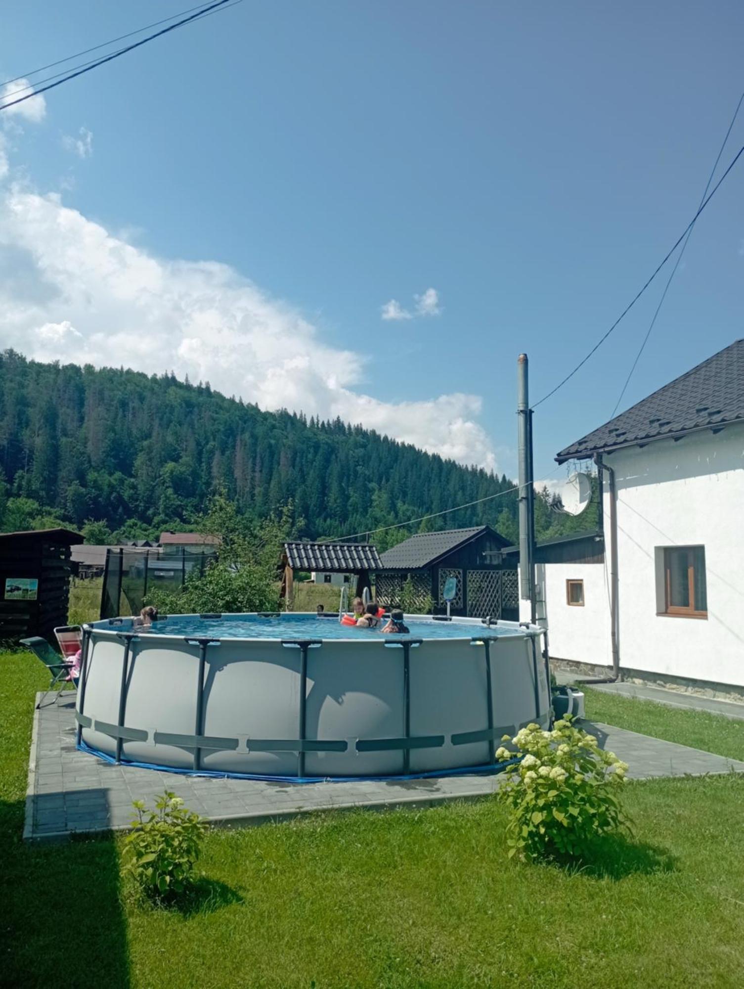 Gasthaus U Anastasii I Sofii Bilya Richki Mykulytschyn Exterior foto